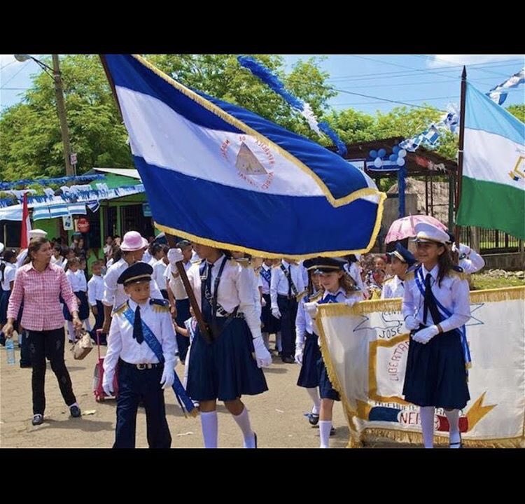 lasojjay's tweet photo. All around the world, is over 🤝 Please SWIPE RIGHT to see beautiful pictures of younger generations showcasing the pride that they have for their flag, their culture, their heritage, and their country. 

🇬🇹🇭🇳🇸🇻 ¡QUE VIVA LA RAZA! 🇳🇮🇨🇷 https://t.co/0nCaxdZ0Hh
