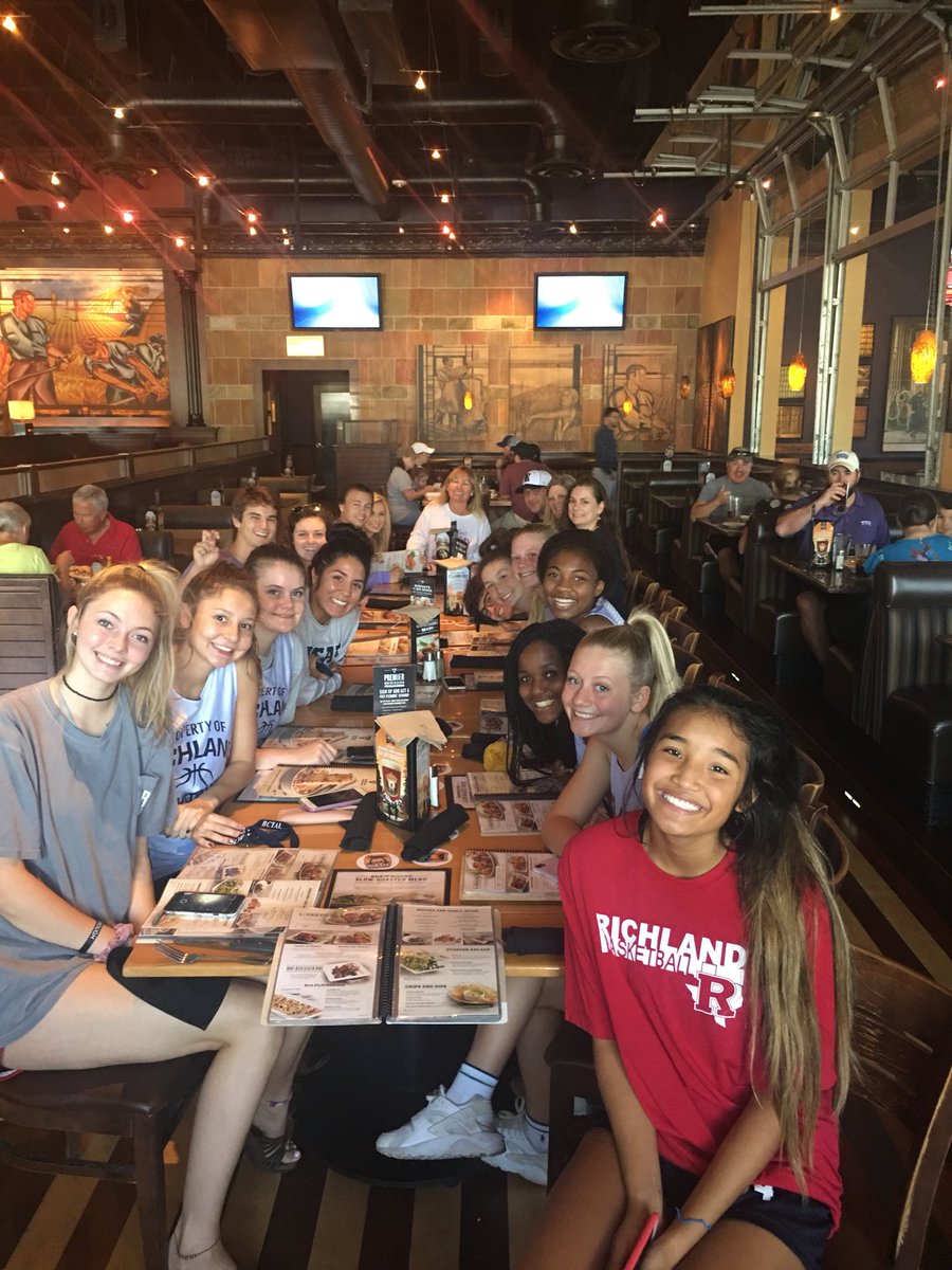 Richland_Gbball's tweet image. Lady rebels and parents putting in work today!!! #ourfamisstrong #morepicstocome #sisterhood #goodstartbutwantingmore