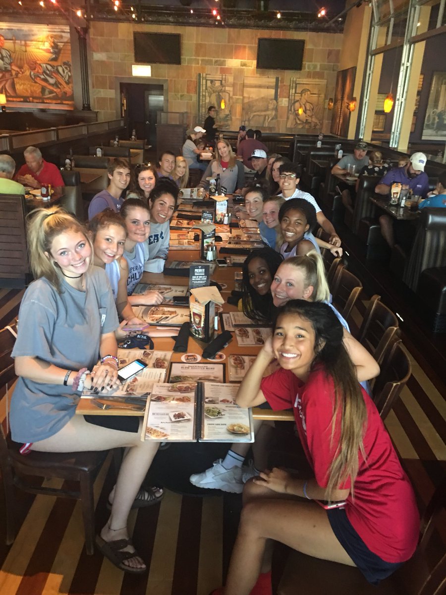 Richland_Gbball's tweet image. Lady rebels and parents putting in work today!!! #ourfamisstrong #morepicstocome #sisterhood #goodstartbutwantingmore