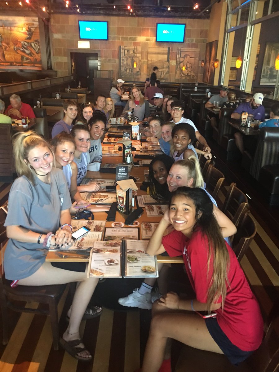 Richland_Gbball's tweet image. Lady rebels and parents putting in work today!!! #ourfamisstrong #morepicstocome #sisterhood #goodstartbutwantingmore