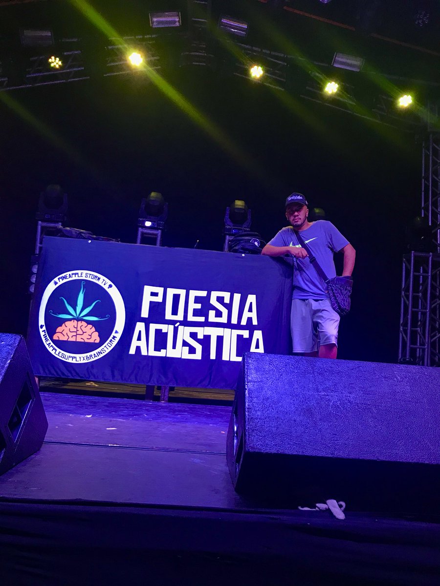 Luiztruee's tweet photo. Mais um sonho sendo realizado🙏

Oque era sonho hoje é realidade, eu falei que ia fazer um show do poesia acústica 🙏 https://t.co/0BvDMcFyHo
