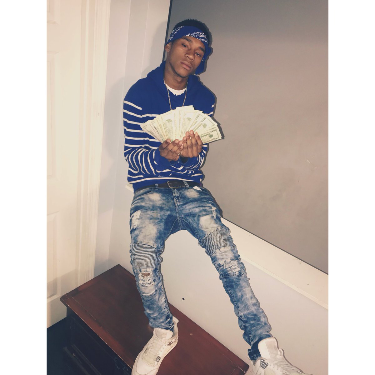 lareckless17's tweet photo. Been gettin it lately ain’t even stunting💸💰#recksum#ripjayy💔#ripchev🙏🏾 https://t.co/rhlkm1rFHc