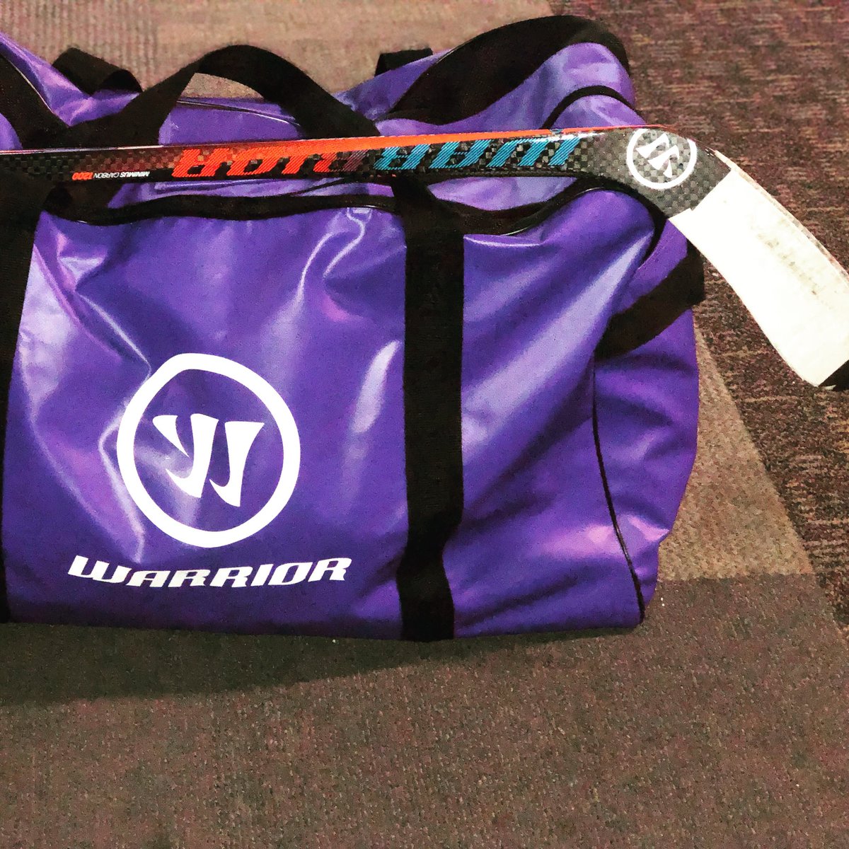Kurzy17's tweet photo. First time on the ice with the new #QREdge and got multiple compliments on how quick my release was. I wonder why? Stick taps all around for @WarriorHockey #GainTheEdge #Covert #EdgeTaper #FutureVIP https://t.co/2I9oWwlgJp