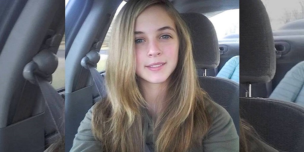 TheNewsLinq's tweet photo. Dad Chops Off Teen Daughter’s Hair After Mom Gets Her Highlights For Birthday And Sparks Outrage | https://t.co/BJQHf0y7D0 https://t.co/hNIcAch7gO