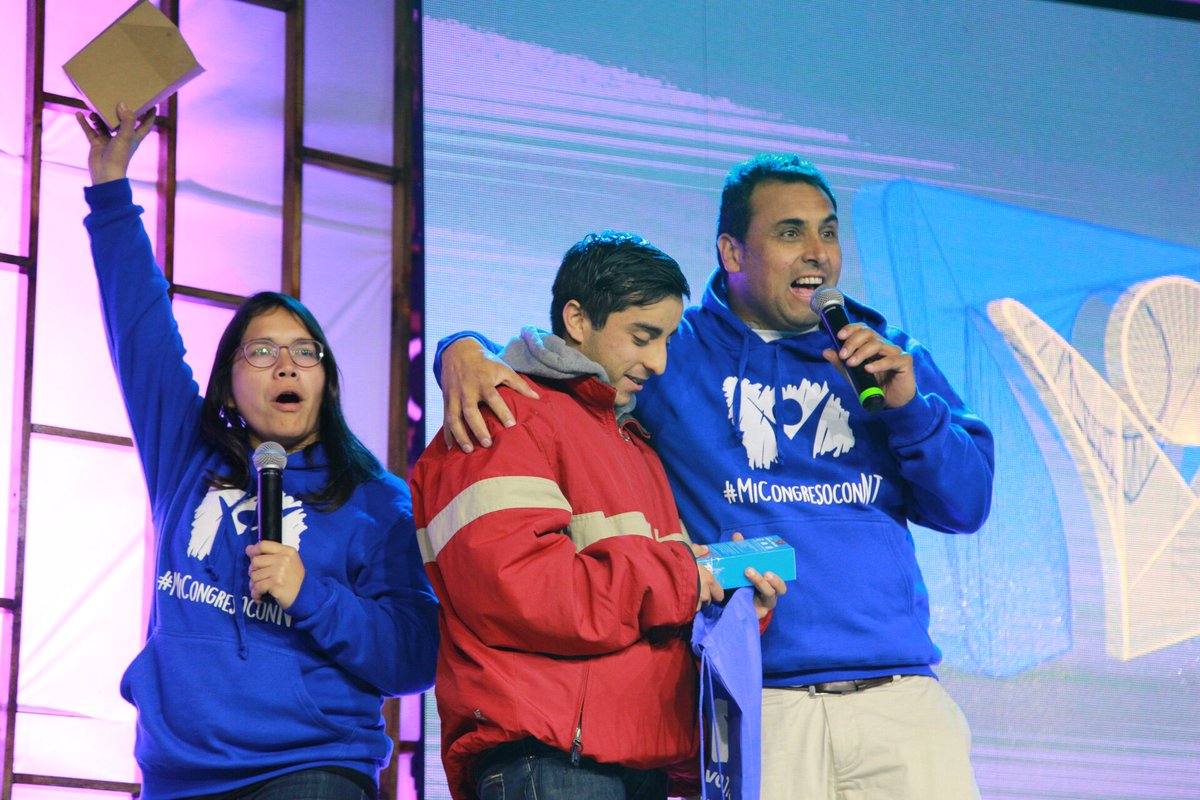 IASDMetro's tweet photo. La segunda noche del Congreso #JAReset inició con la gran sorpresa de @ntchile donde un JA que entregó hace una semana su vida a Dios a través del bautismo ganó un celular con el concurso de #MiCongresoConNT. @Tomaspr73 @tvnuevotiempo https://t.co/gdz7rmsX7U