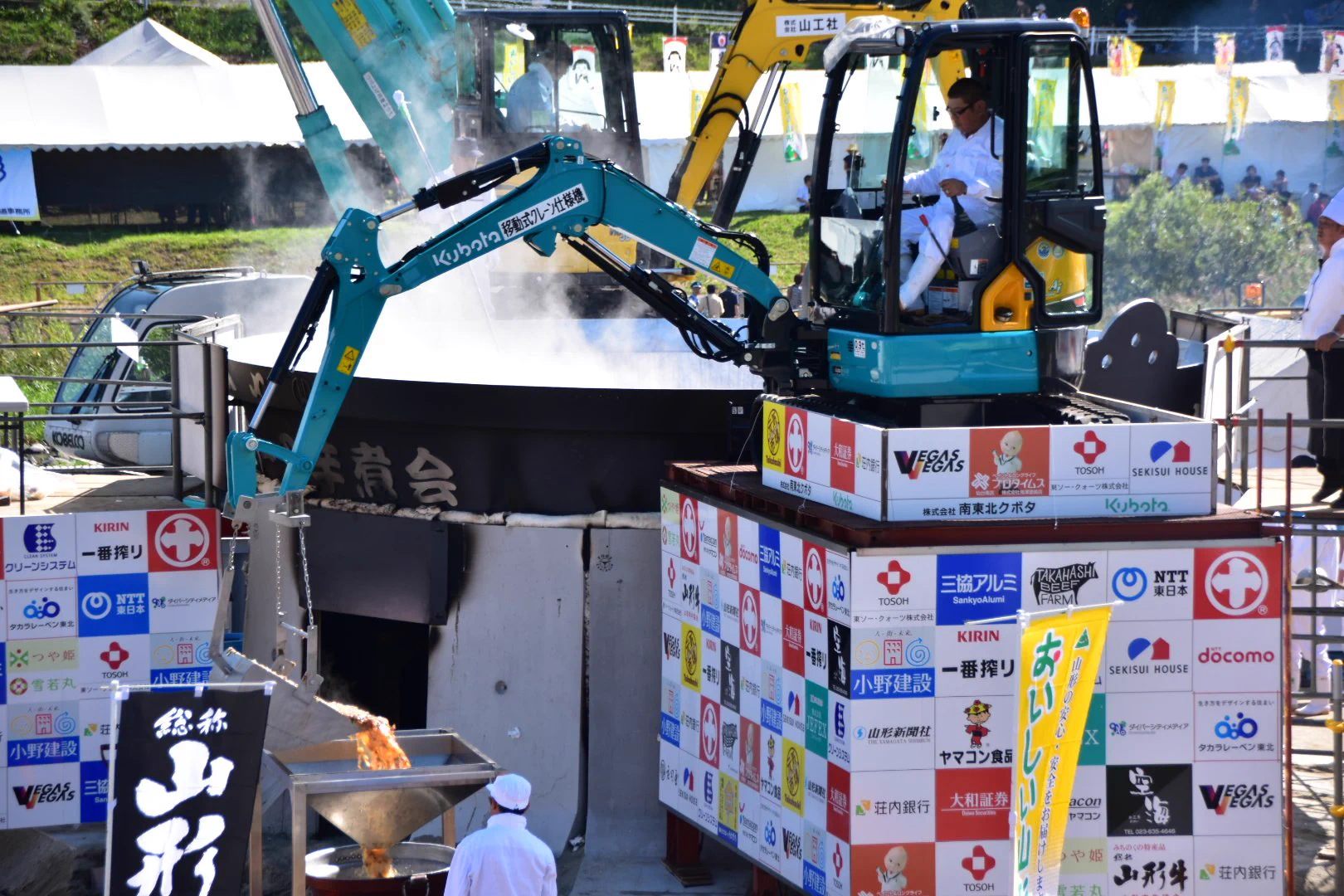 さぁ他県民よ、みよｗｗ　これこそ本場の特大芋煮会だぞｗｗ　