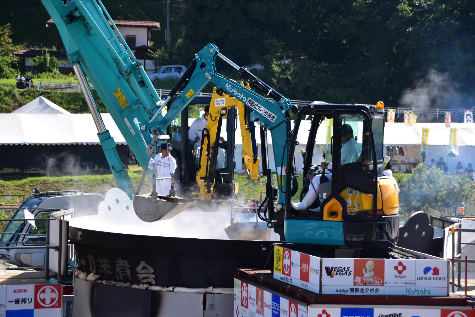 さぁ他県民よ、みよｗｗ　これこそ本場の特大芋煮会だぞｗｗ　