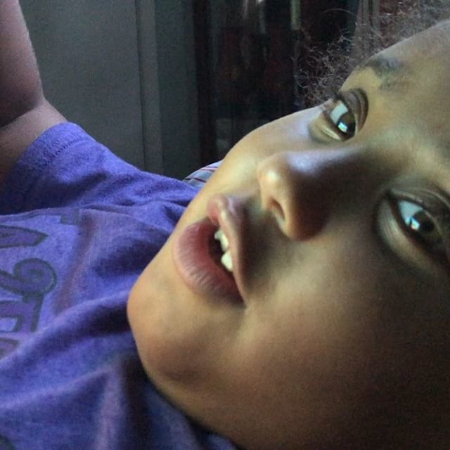 CELESTECARRASC0's tweet photo. She won’t speak Spanish but she sings in Chinese. Go Figure! #kids #unreal #spanish #chinese #itslikethat #sing #singing #powerofthenet https://t.co/f6OQkExaEu https://t.co/lKH1rZPl65