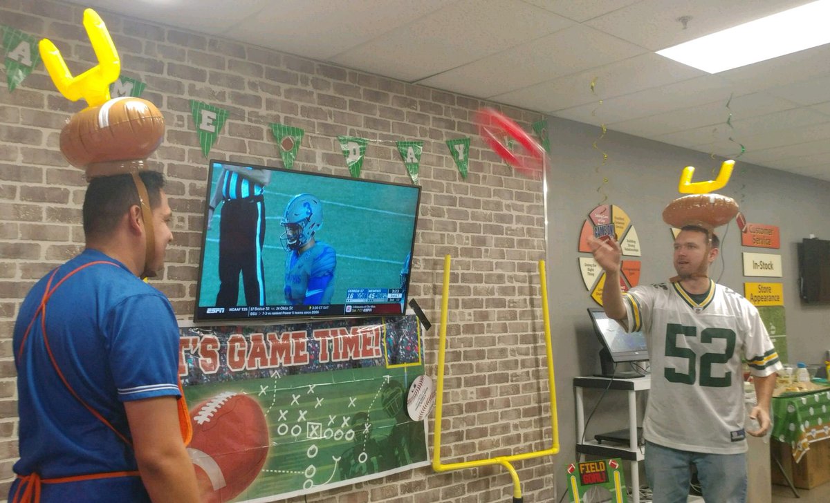 kgrantHD472's tweet photo. Let the games begin!!!! @AndrewJensen66 @Armando_G_472 @SSouthernthd @JayyRGuiza @SCHWERDINATOR @jacki_mccord @rebekahbunn5 #1Hsuccesssharing #HD0472 #sportstailgate https://t.co/7jGOYJbBv2