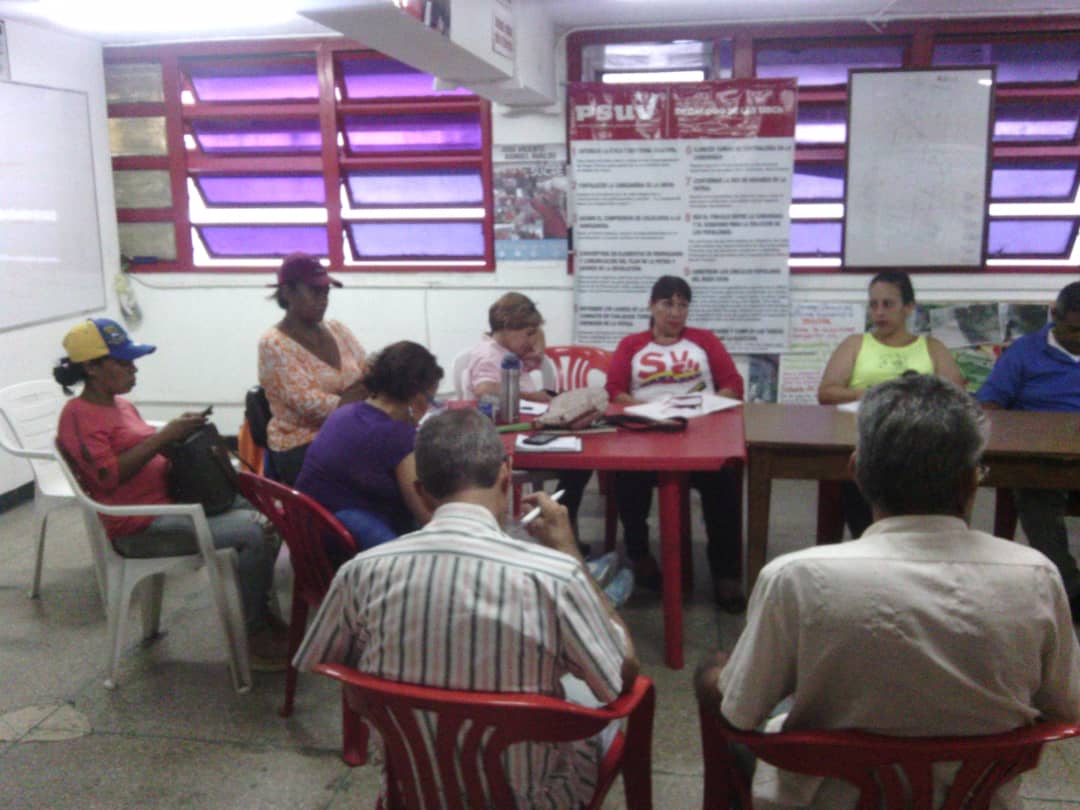 LaAranera's tweet photo. #ComunaApacuana parroquia Leoncio Martínez, reunión con sus instancias de auto Gobierno Comunal, donde asistieron voceros de los consejos comunales de la Comuna para la elección de voceros parlamentarios, planificación y banco comunal. https://t.co/QGS7D34WFP