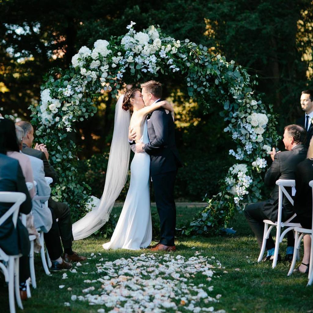 volareevents's tweet photo. Beautiful circle arch backdrop for Gigi + Zack! // 📷: @gladysjem | 🌸: @angellagarrett // #volareevents (at Lafayette Park)

https://t.co/lMoHIQbFSj https://t.co/SrLVuKPBhl