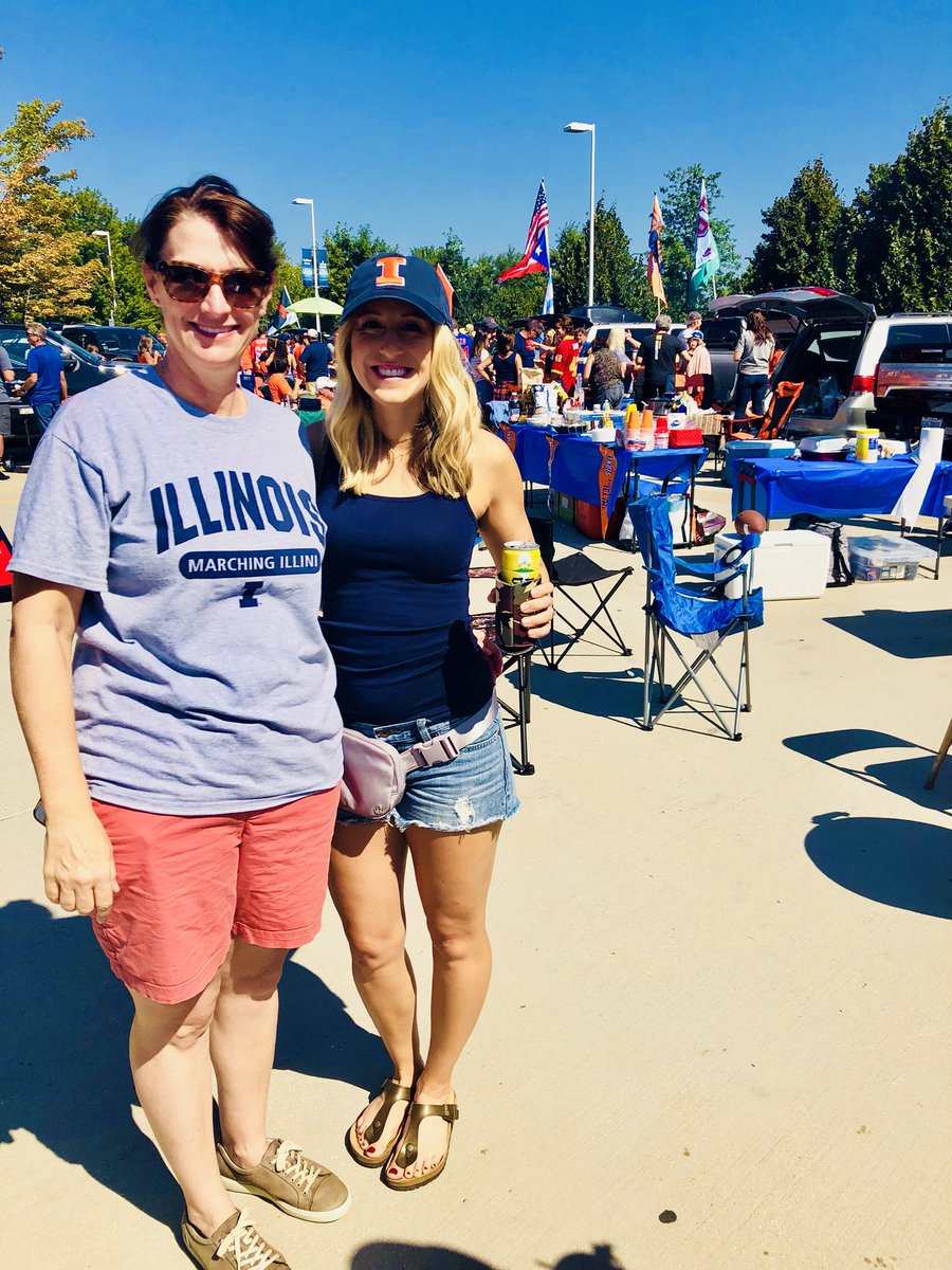 elmhurstrunning's tweet image. Run Hard. Play Harder. 🍻🏈🏃‍♀️#ILL #upperclassmen #elmhurstisforrunners #20milergoals