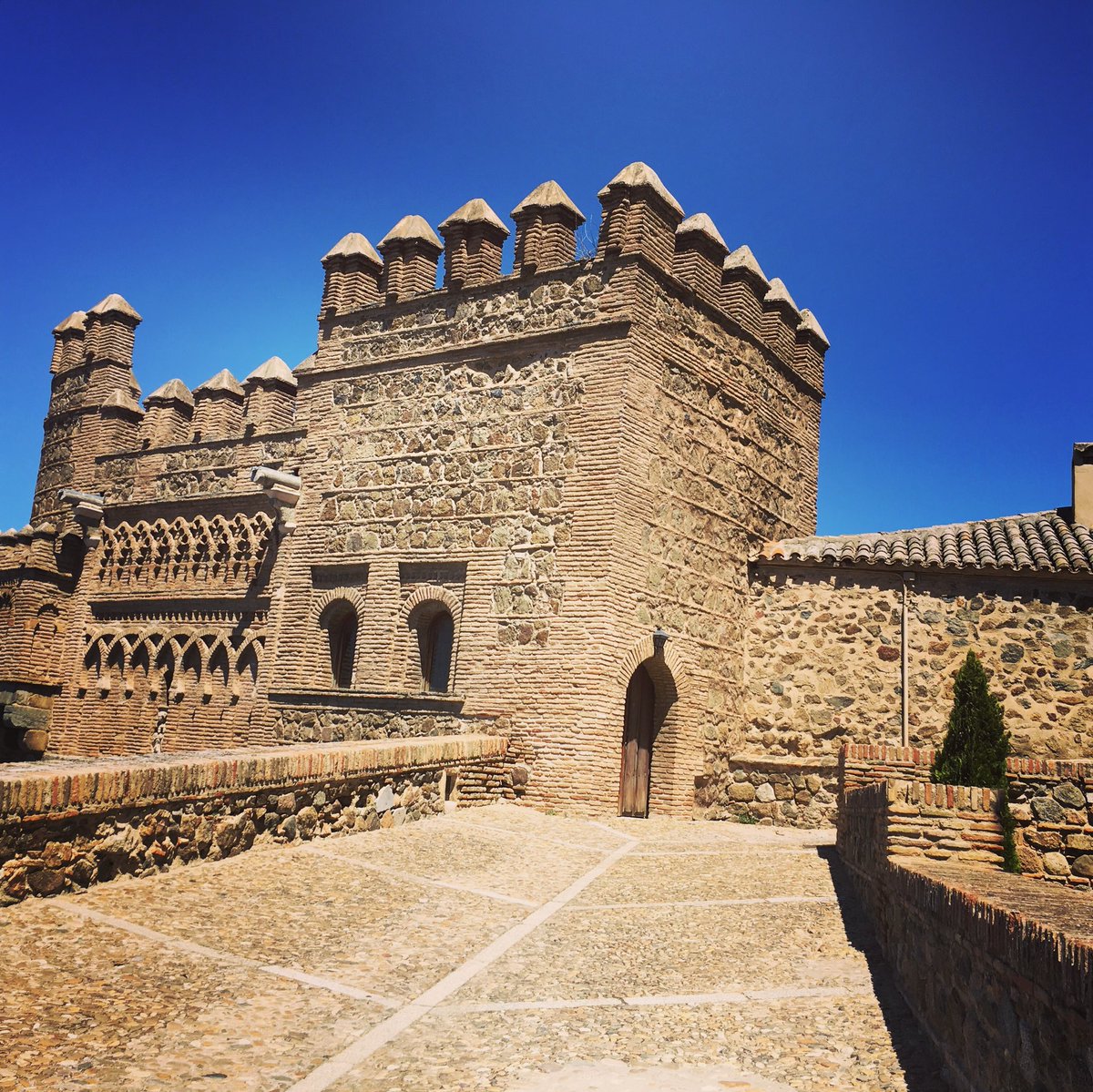 VDividendos's tweet photo. Castelo em Toledo que foi a Principal exportadora de ferro no Império Romano. 

#toledo #espanha🇪🇸 #espanha #españa #caste #castelo #viagem #viajar #dicasdeviagem #viagemperfeita #viagens #meusroteirosdeviagem #europa #investimento #ações #dividendos #nyse #viverdedividendos https://t.co/sVmw1syHBN
