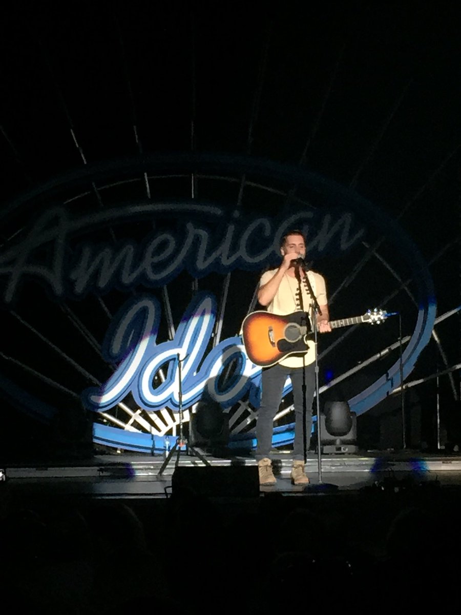 Idol360's tweet photo. I guess Kris Allen couldn’t be at the American Idol show tonight so @nickfradiani is here. https://t.co/U0CdxLL1yA