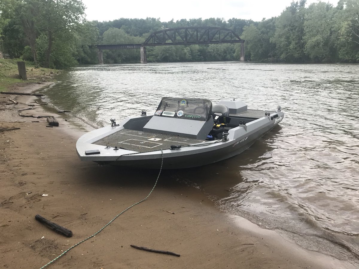 YoughJetGuide's tweet photo. I own 2 incredible fishing machines.  1 had to go and it’s taken a year to decide which.  Ultimately my fishing style going forward was the deciding factor.  https://t.co/jwHROFcIWg
#RiverPro #smallmouthbass #jetboat #musky https://t.co/x4shpsH31h