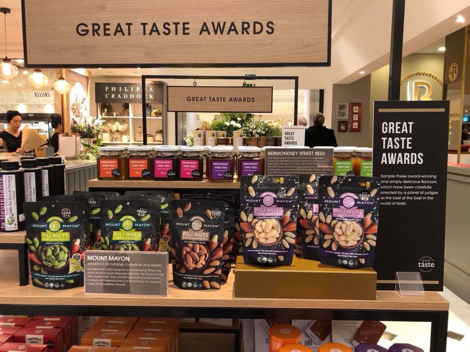 #Mount #Mayon est ravi d'annoncer que nos #noix de #Pili #Premium sont #disponibles <a href="/SelfridgesFood/">Selfridges Food</a> dans le cadre d'un #magnifique #display célébrant le #meilleur des #produits #gourmets #mondiaux &amp; les #Great #Taste #Awards. 
📷: mountmayon.com
<a href="/guildoffinefood/">Guild of Fine Food</a>