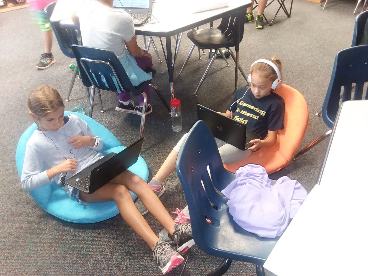 Mrs_Trumley's tweet photo. 3rd graders love using their chromebooks to read and compare fiction and nonfiction text about the same topic!  #1:1rocks #highlyengaged #thankyouotsegovoters #AlamoPRIDE https://t.co/DgCkDqXOIh