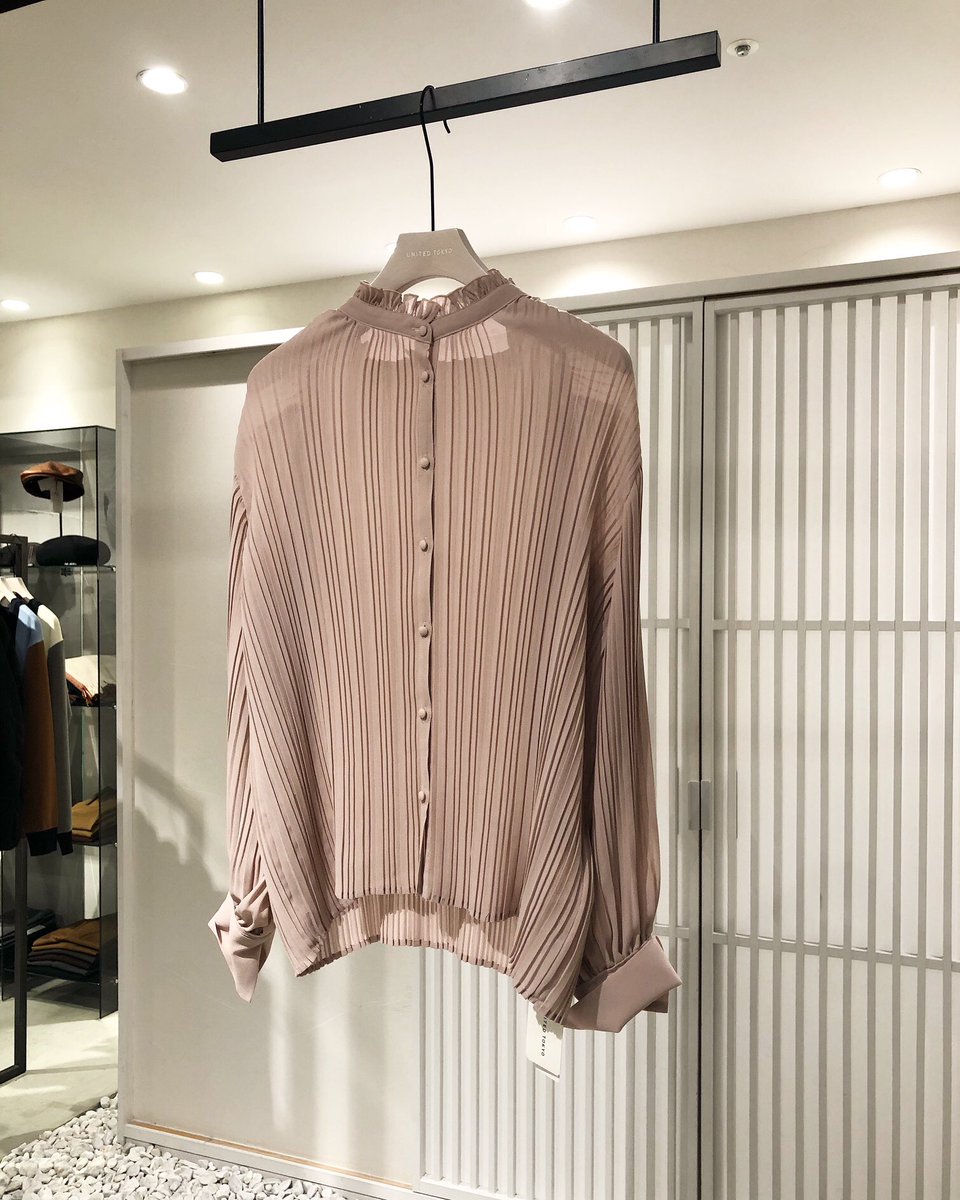 ルミネ横浜 En Twitter 3f ユナイテッドトウキョウ ドラマ 高嶺の花 にて石原さとみさんが着用されていたプリーツブラウスが入荷いたしました 一度は予約完売していた人気アイテムです ルミネ10 オフキャンペーンも残り2日となりました この機会にぜひ
