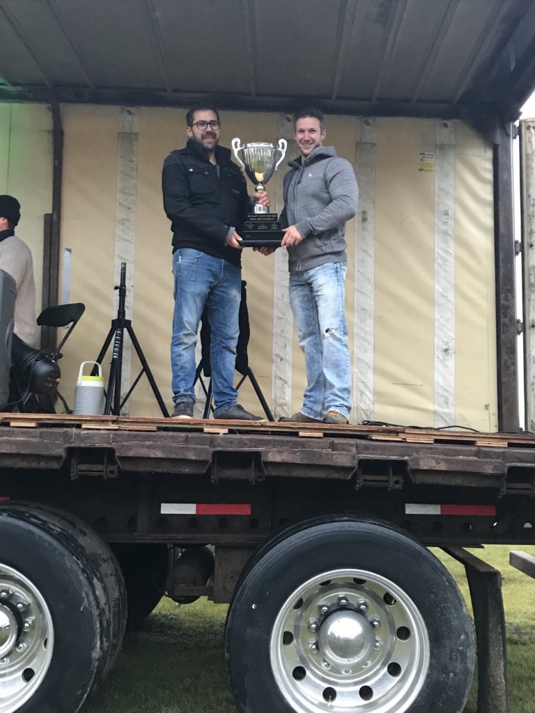 UrbanSpiritsRD's tweet photo. Drum roll please 🥁!! Peoples Choice goes to WING’N It Sylvan Lake!! Congrats! #🐥18 #WingFest2018 https://t.co/0idYWdS2uu