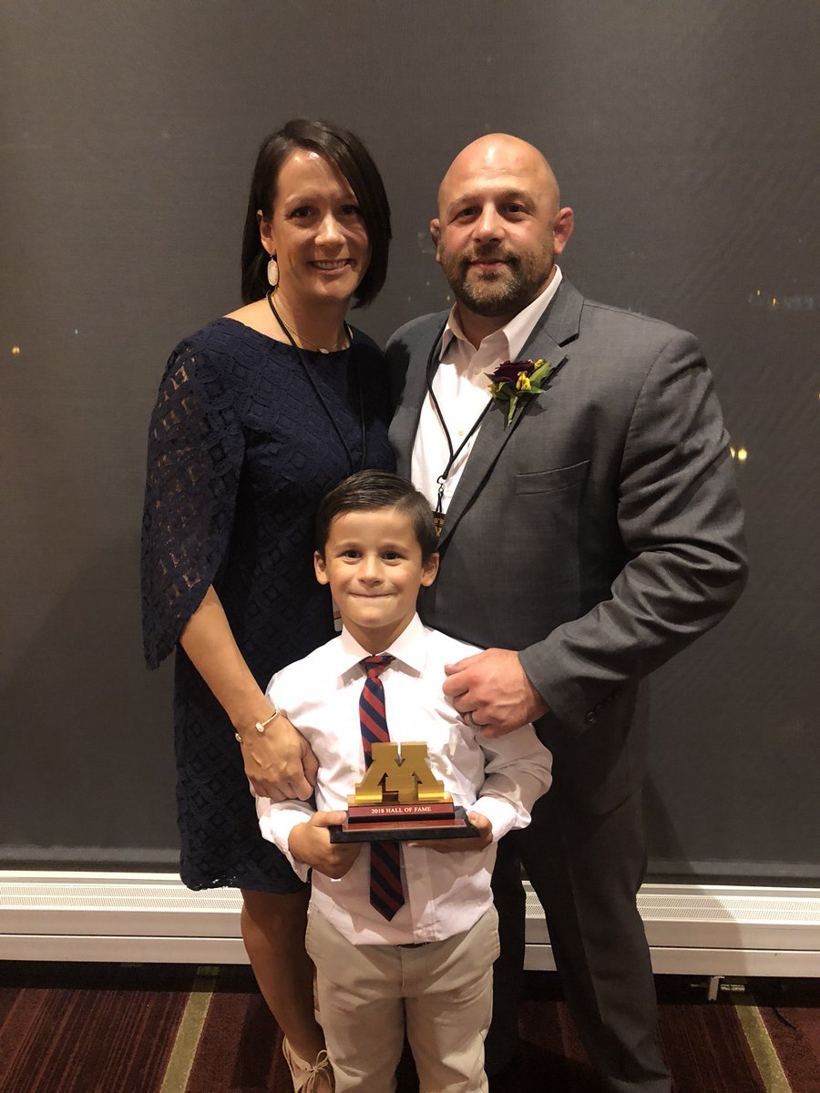 terrylhahn's tweet photo. Amazing weekend at the U celebrating @damion_hahn being inducted into the Hall of Fame. So proud of his accomplishments and will always look back fondly at our time on campus. #ForeverAGopher #SkiUMah https://t.co/fpDFlVJrIT
