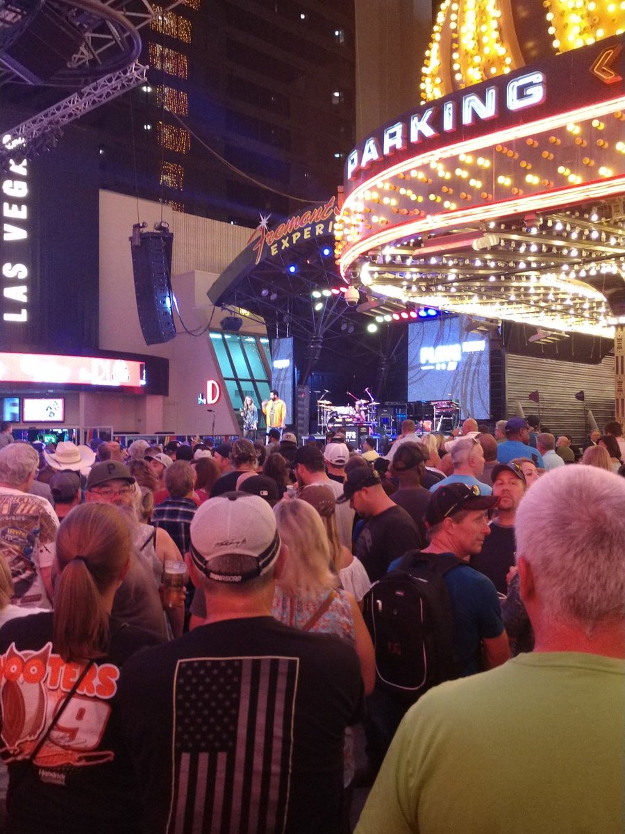 kyleeades's tweet photo. @Blaney You were right there. My sister is here e. Please come say hi! She's a glasshole! https://t.co/AFKNUebsKM