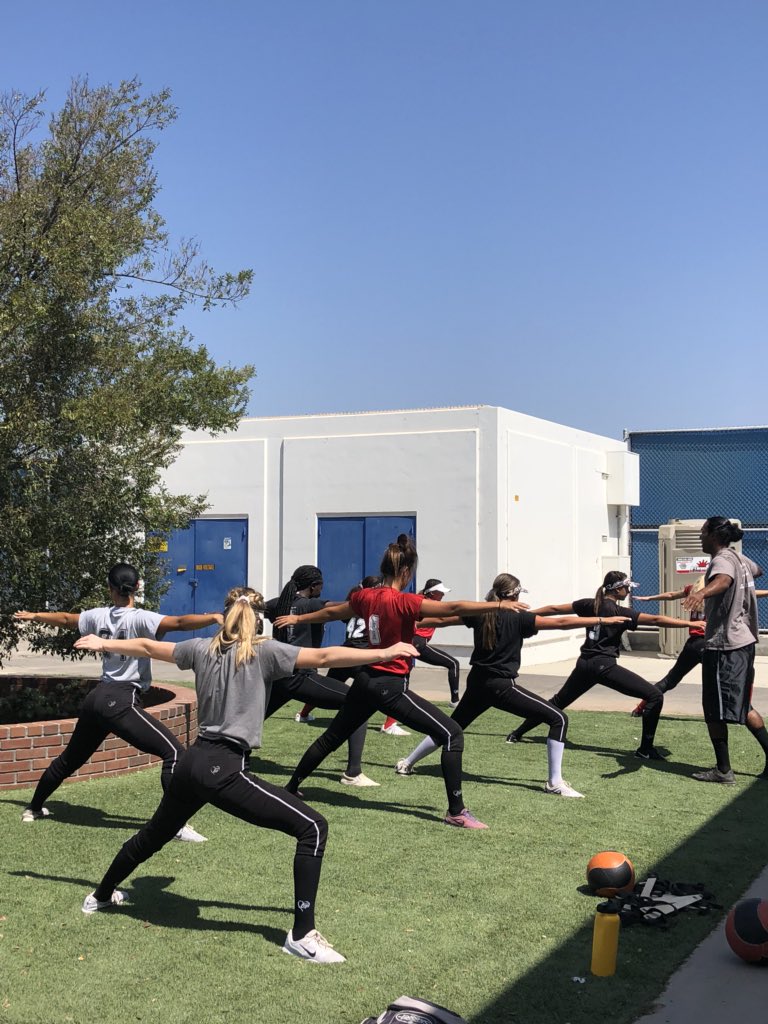 TjFirecrackers's tweet photo. FC TJ Back at It! 2018-2019 season off to a great start with some team yoga! #backonthegrind #goodtobeback #yoga #fctj #2018fallszn https://t.co/k1vDxJCm0T