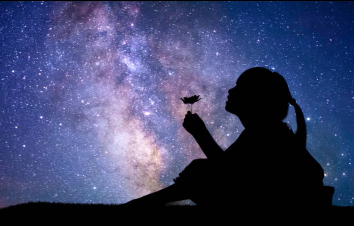 Não se desespere...
Acalme seu coração,
silencie, ore, confie e espere...
Você não está só, Deus está contigo e
já acampou anjos ao seu redor.❤️✝️