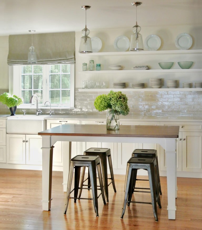 BostonDotCom's tweet photo. Room to Love: A Cape kitchen inspired by the colors of the sand and sea https://t.co/QfjJgKev9s #RoomtoLove @StyleCarrot https://t.co/dR51asrRvY