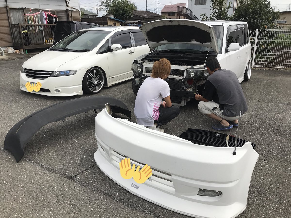 Miiyan 茨城で車いじり 旦那のお友達さんがノリがいいっていうか テンション高くてあった瞬間から面白いwww てか茨城の方言がめっちゃいいw 私は2人が車いじってるのを椅子に座って コアラ抱きながら眺めます それにしても今日あぢーぃ T