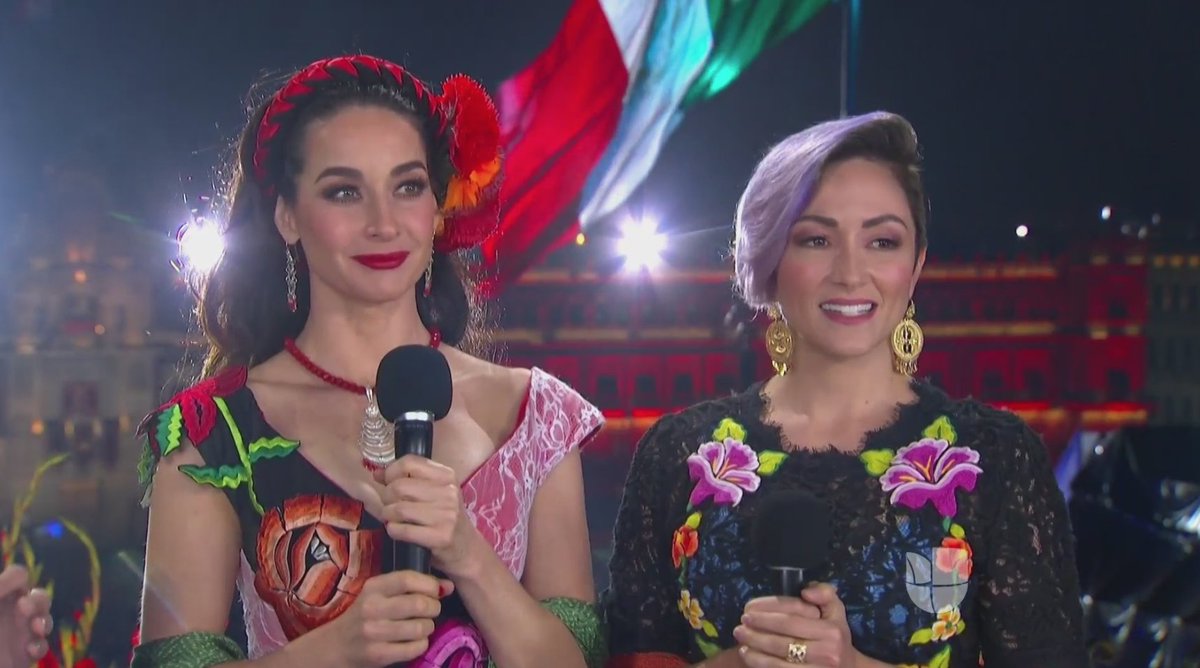 Univision's tweet photo. Una mexicana y otra argentina: dos actrices se unen para celebrar '¡La Gran Fiesta, #ElGritoDeMexico !' https://t.co/ggMPhdOQoP #ElGrito #15DeSept https://t.co/cHCYCTQ1td