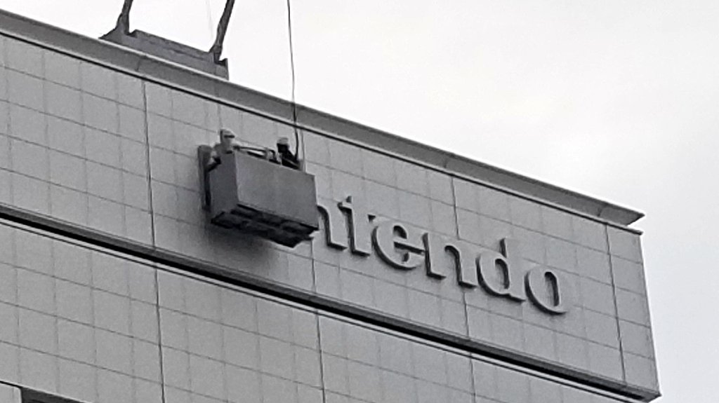 任天堂本社いってみたら台風で壊れた「N」の看板がまさかの修復工事中