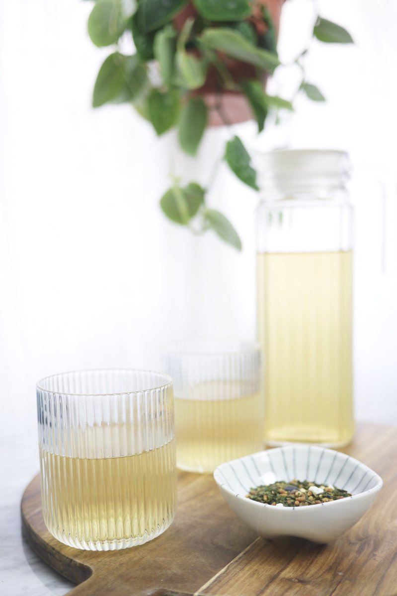 tomotcha's tweet photo. This month we selected a Genmaicha (玄米茶) with ingredients from all over Japan: green teas grown in the prefectures of Mie and Shizuoka, brown rice grown in the prefecture of Yamagata (山形), matcha refined in Uji and black soybeans. #japanesetea #tomotcha https://t.co/aLqGYBvTN7