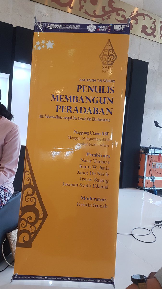 Indobookfair's tweet photo. Bincang2 penulis Satu Pena di stan @BekrafID #IIBF2018
Penulis2 hebat yg jadi narsum: Ketua Umum Persatuan Penulis Indonesia #SatuPena Nasir Tamara, Sekum Kanti Janis, @janetdeneefe penggagas @ubudwritersfest https://t.co/SHz3R9CByM