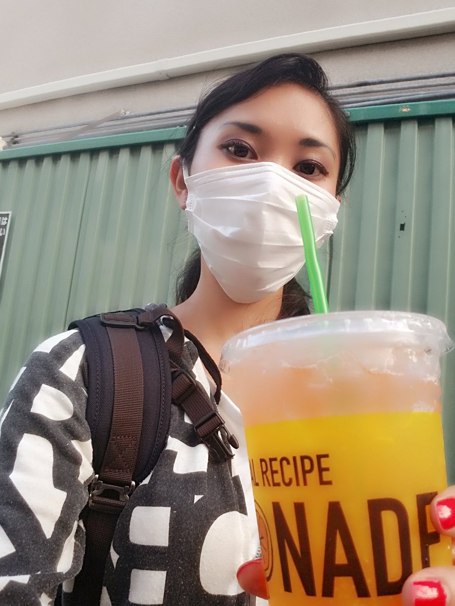 eri_123's tweet photo. 本日♠️チーム四回目無事おわりました！？
ご来場誠にありがとうございました‼️
このあと18時からは♥チームです！！

今日は１人で、レモニカのレモネード✨
初めてのんだ～(*^^*)
ストロベリーソーダレモネード‼️
おいしい😍🎶

さぁ、明日は泣いても笑っても千秋楽！
精一杯生きる❗ https://t.co/yllRHF7Ph9