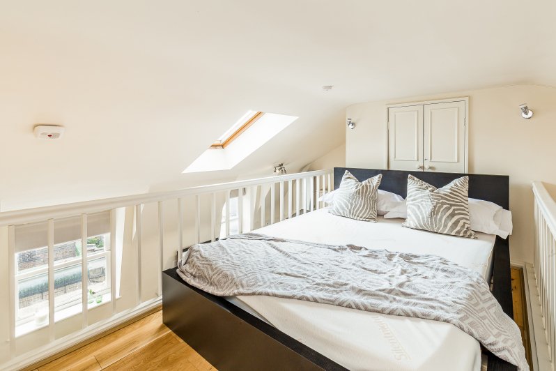 DavisBrownLtd's tweet photo. The mezzanine space in a delightful studio flat, that we've just let in Marylebone.  Not all studios are made the same!

#studiolife #mezzanine

https://t.co/ckcQUeTosW https://t.co/gzTN45izvM