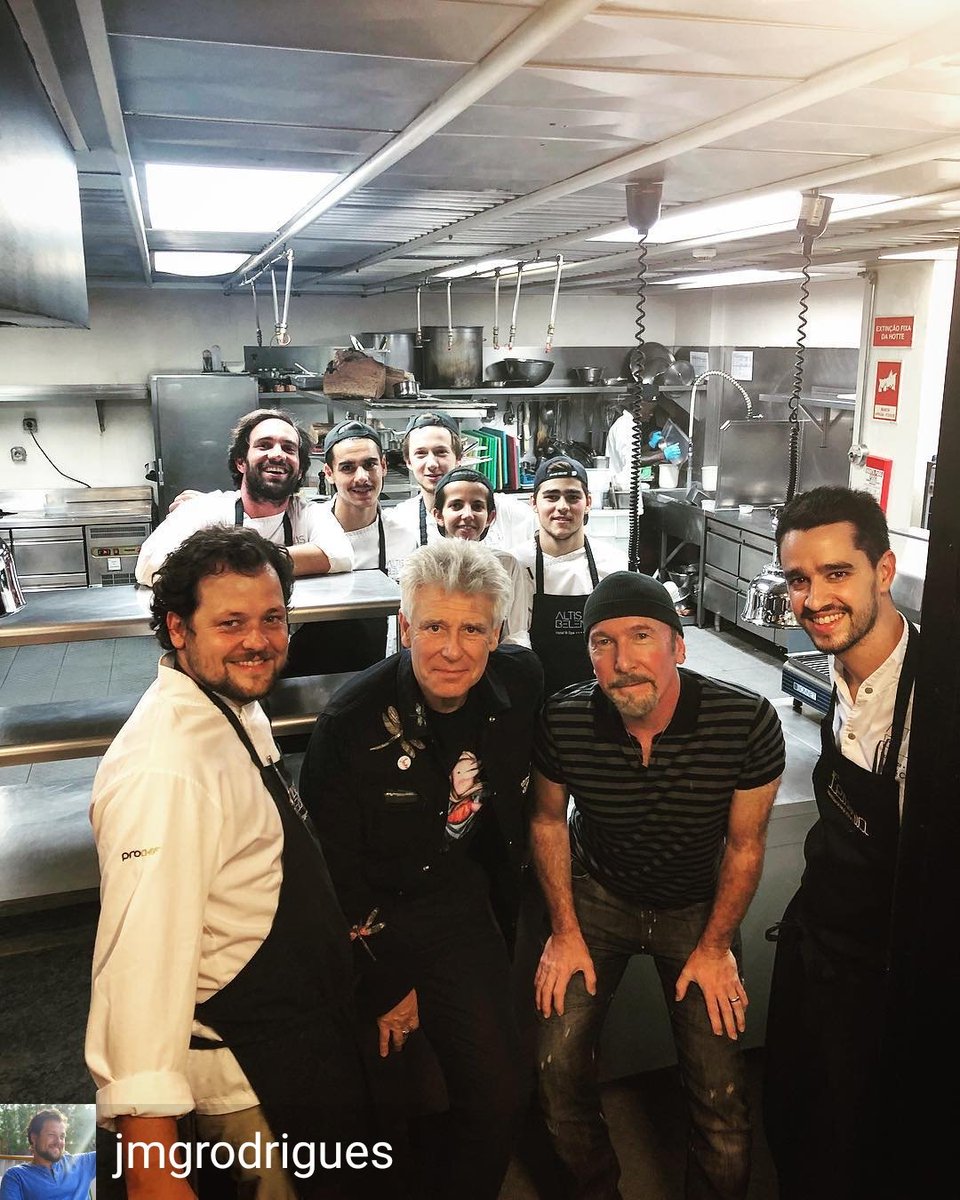 daniDpVox's tweet photo. #TheEdge &amp; #AdamClayton at the #RestauranteFeitoria in #Lisbon last night 
Photo @jmgrodrigues  - The Edge and Mr. Adam Clayton in the house🔥🤟#U2 #feitoria #feitoriarestaurant #lisbon #portugal  - https://t.co/mhI4Nm8lLG

#U2 #U2NewsIT #U2SongsOfExperience #U2eiTour #U2Lisbon https://t.co/oOs045iQw0