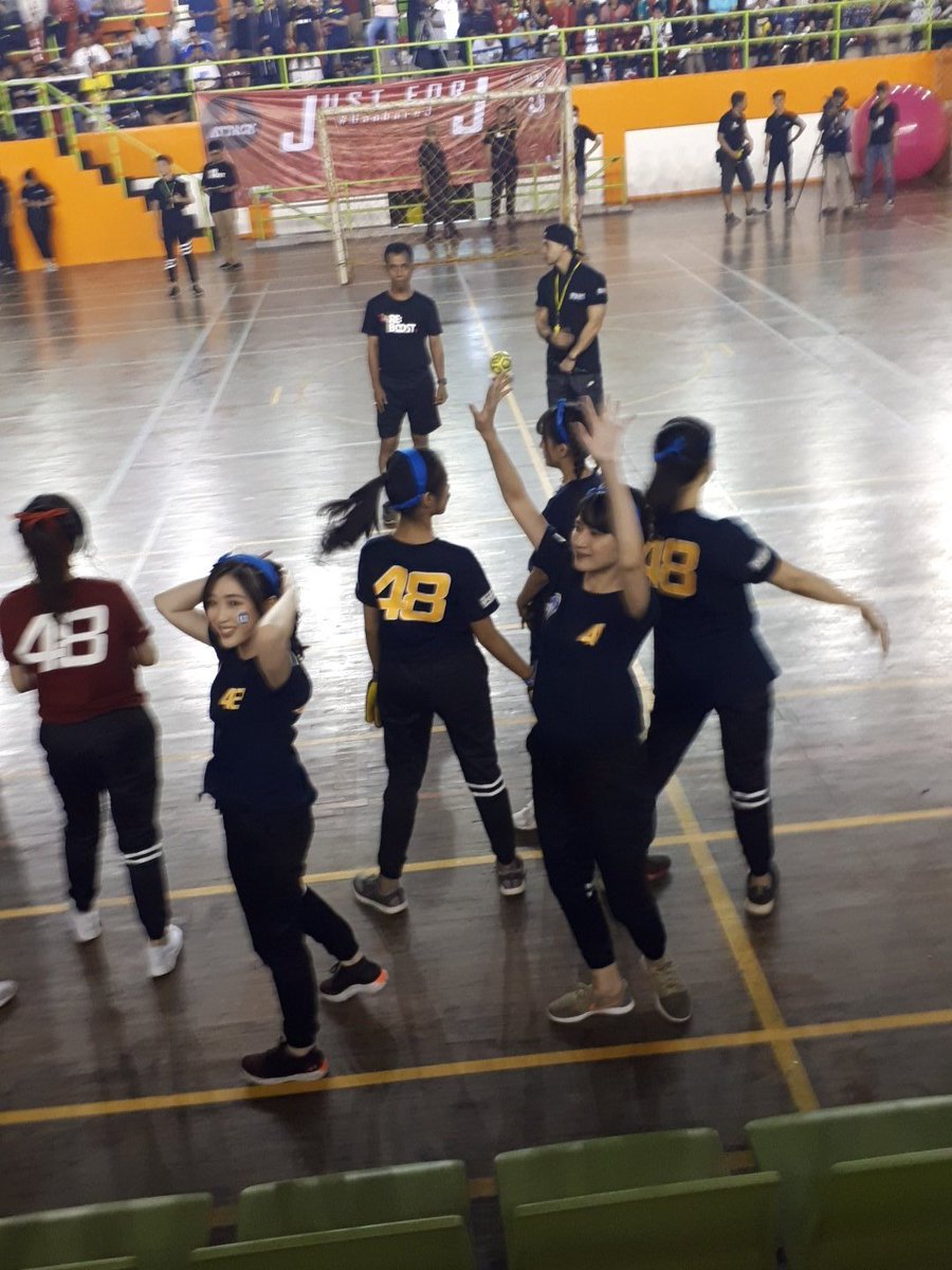 kinalkinal's tweet photo. #JKT48SportsCompetition semangat terusss *berasalr* https://t.co/4vMQndCOk7