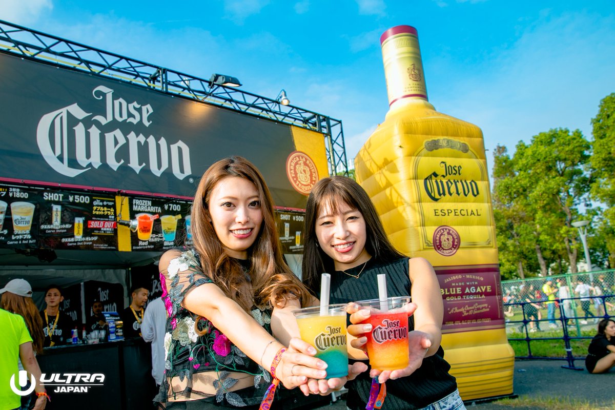 クエルボタワーブースでは女性でも飲みやすいフローズンカクテルを販売