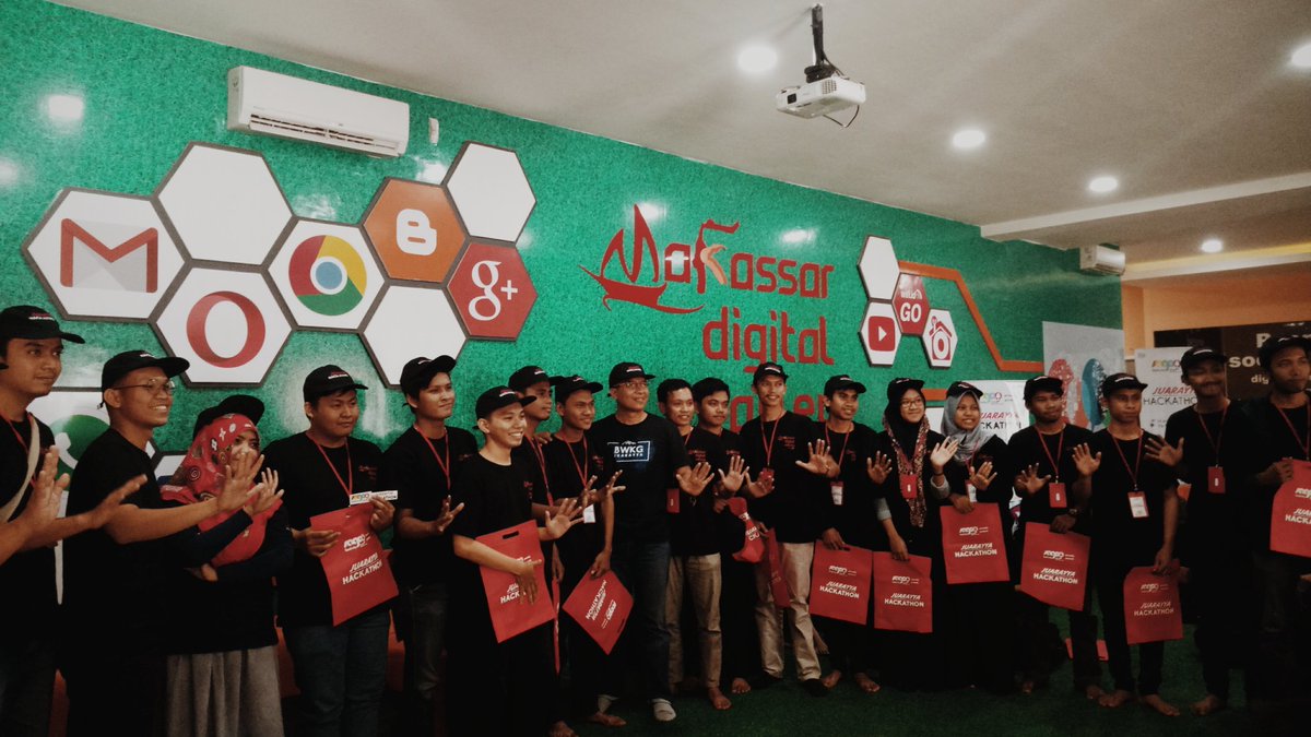 sagoofestivity's tweet photo. Congratulations for https://t.co/i3jaVRXe0V (1st place), Kerupang Team (2nd place), Smart Supervisory KPI (3rd place)
Thanks for all the participants, your hard work and everything. See you on the next Hackathon!! 🙌🙌🙌 https://t.co/PlReNPw4ni