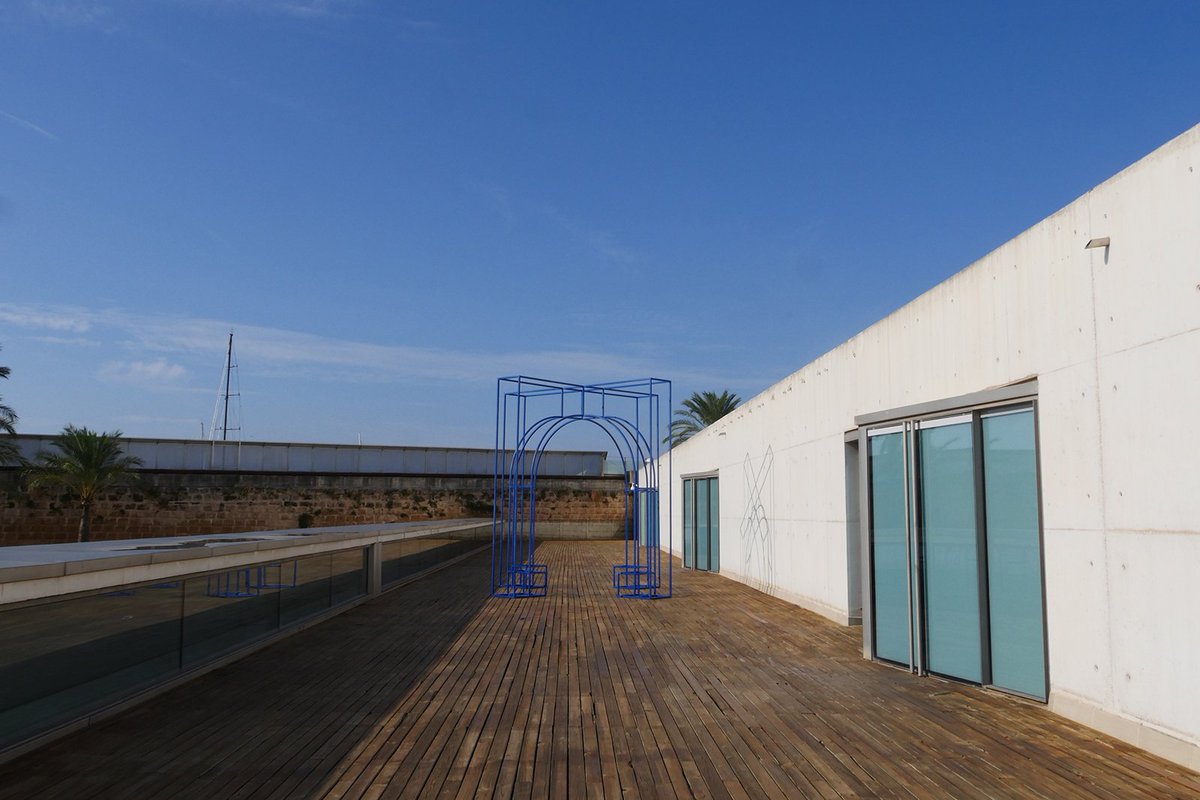 esbaluardmuseu's tweet photo. El proper 22 de setembre (19h) obrim "Invisible", la #CarteBlanche sobre el Complex cultural d'Es Baluard a #FormattingArchitecture, que mostra forces invisibles presents al lloc per a transformar-les en una sèrie d’instal·lacions efímeres #NitdelArt18 https://t.co/S13Myi49xq https://t.co/quOsfCwicY