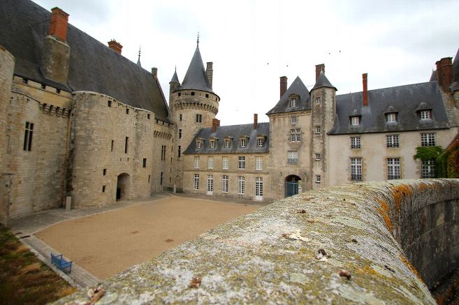 Le château de Sully en flammes... C'était il y a 100 ans
larep.fr/sully-sur-loir…