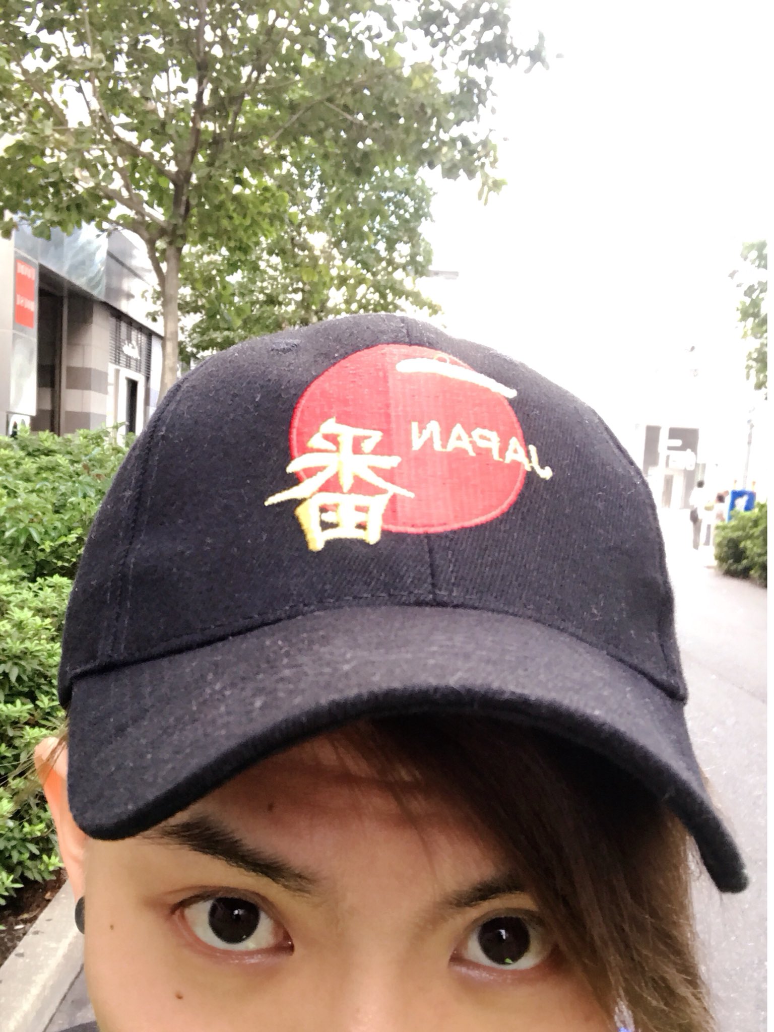 橋本汰斗 ドンキでめちゃくちゃカッコいい帽子を1000円で買った コレのカッコよさは 誰もこの帽子被らないでしょ その勇気 買ったからには5回は被る 爆笑 T Co Ncrkl0hkvx Twitter