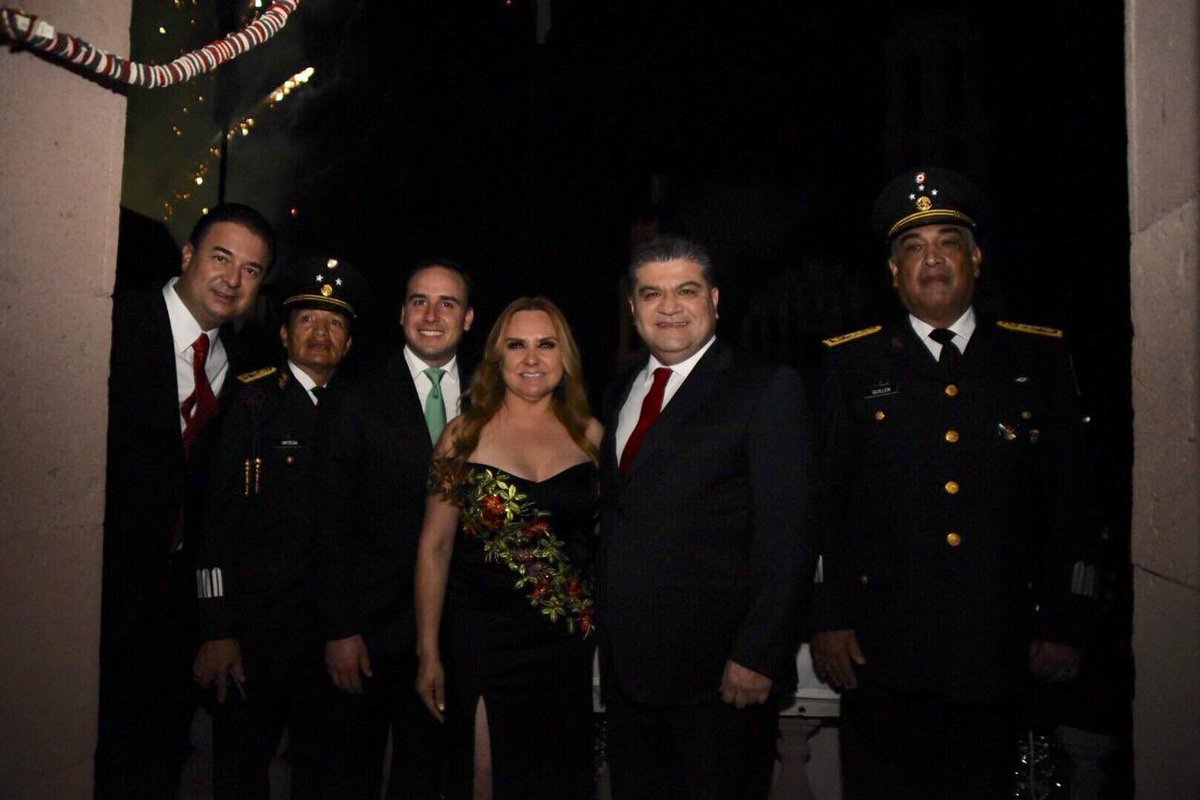 Acompañados de más de 30 mil coahuilenses, hoy celebramos la ceremonia del Grito de Independencia,  orgullosos de nuestras raíces y de los héroes que nos dieron patria. ¡Viva México! ¡Viva Coahuila! #FuerteCoahuilaEs