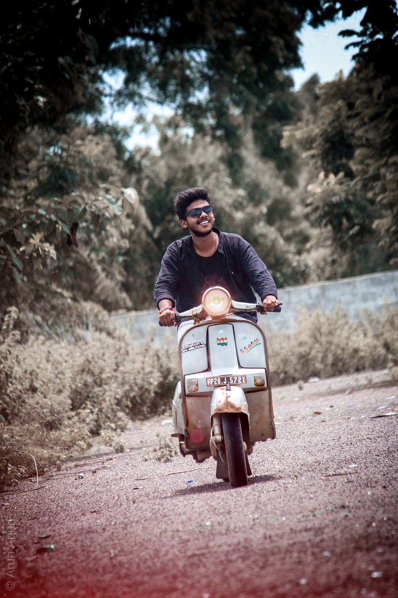 goontopia69's tweet photo. #Arunarjun #click @ShyamSid143 #chethak #bajajscooter #picture #picoftheday #sun #sundaypost #canon700d #lightroo #Arunarjunedit #mypic #official_photography_hub #_hub #hyderabadi #Indians https://t.co/1djXtgUNpE