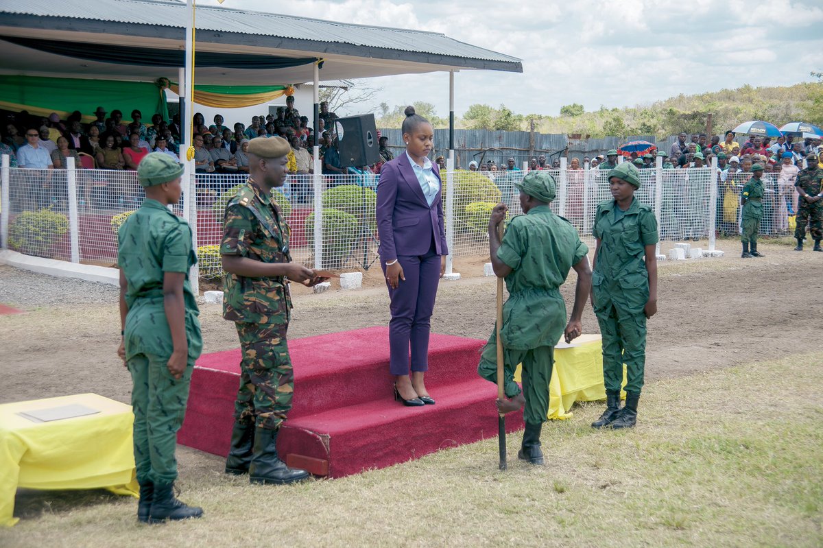 jokateM's tweet photo. Kijana huyu anathibitisha being disabled is never a disadvantage. They can never cripple your spirit unless you allow them to. 
Alikuwa ni mmoja ya vijana bora zaidi waliofanya vizuri kwenye mafunzo. Hakuwahi kujiweka nyuma na kuweza kuhitimu OP Mirerani vizuri kabisa. 🇹🇿 https://t.co/FF8Qi8JgHy