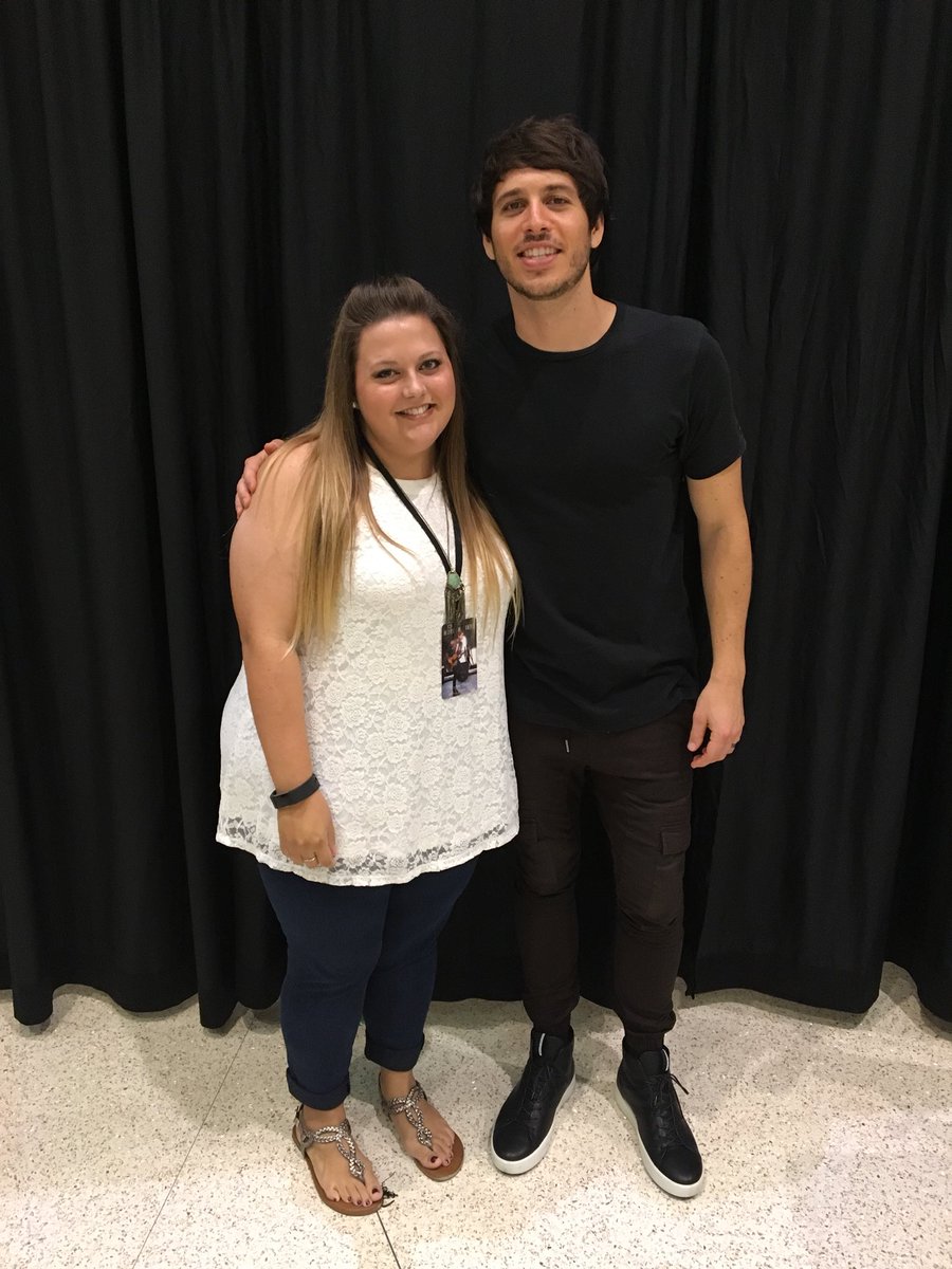 dotgirl90's tweet photo. What an incredible night. The cherry on top was definitely meeting @Morgan_Evans... what a sweetheart! https://t.co/lNxC13QCQk