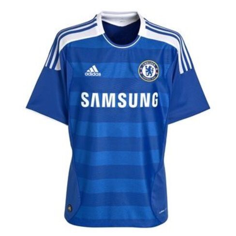 Footballtweet's tweet photo. The first player that comes to mind when you see this shirt is ___________________________ 

🤔 https://t.co/zQRY3QpUfx