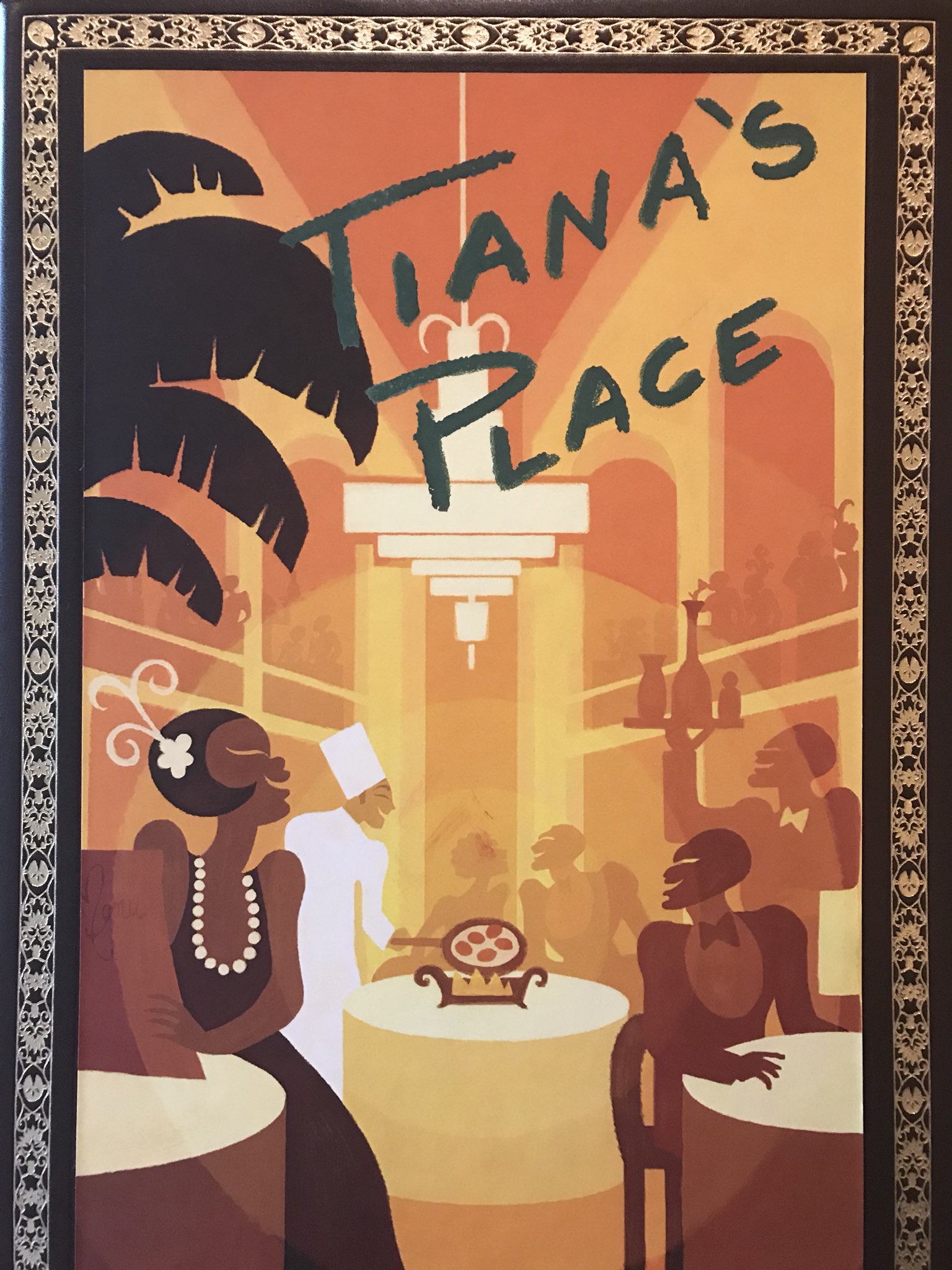 にあぽん 2日目のディナーはパロットケイからリニューアルしたティアナズプレイス 映画 プリンセスと魔法のキス の世界観が随所に取り入れられたレストランで メニューの表紙やテーブル番号の札などに作品やキャラクターな要素が にああさ旅18