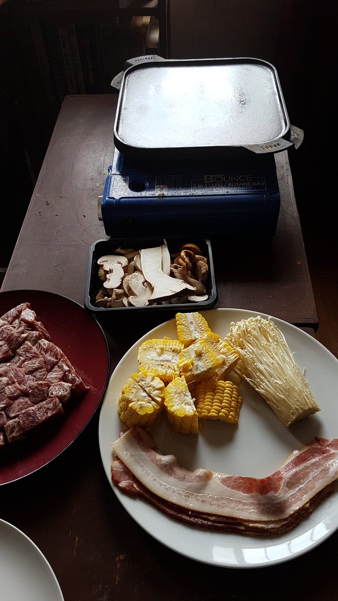 certainmadness's tweet photo. The freshest ingredients can be cooked and eaten with (very) minimal salt. We only used the bacon's oil as salt for the other grilled foods. Even the Saikoro beef need no salt yet it's very delicious!
#Saltless https://t.co/mVv4fzQOtl
