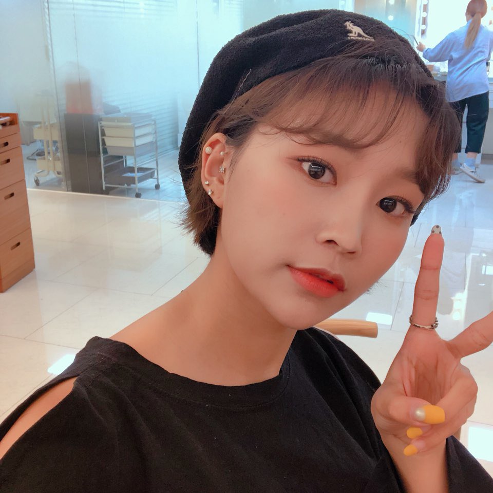MMLD_Official's tweet photo. [#혭짱😻] 일본 잘다녀오겠습니당 😽  
슝 ~✈️✈️

#MOMOLAND #모모랜드 #hyebin #혜빈 https://t.co/cffncKxIPM